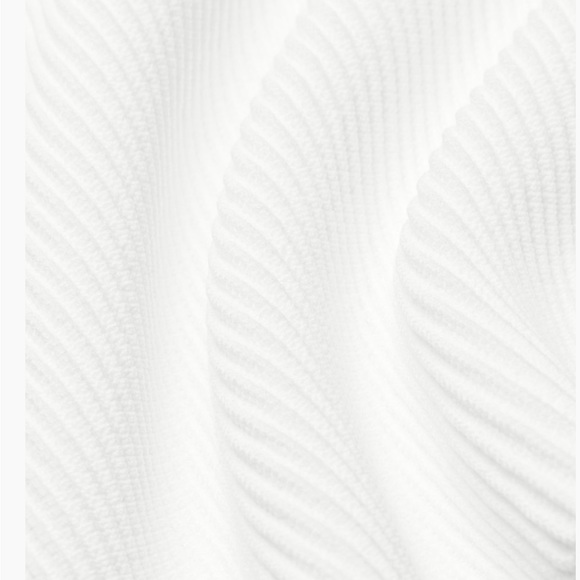 Aritzia sculpt knit cropped tube top - Picture 3 of 6